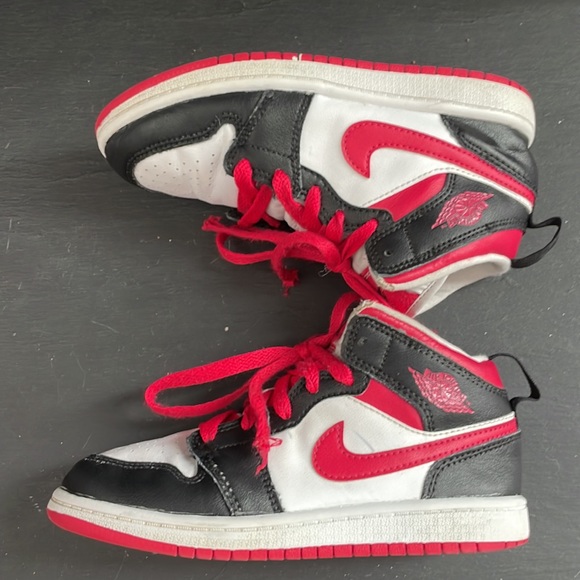 Nike Air Jordan 1 Mid Very Berry-white (ps) Size 13c Style 640734 016 - Picture 5 of 11